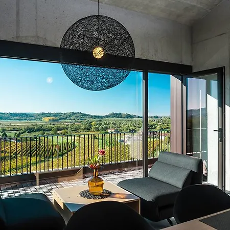 Fana Estate * Dobrovo