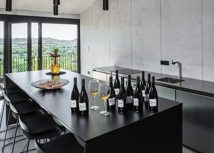 アパート Fana Estate ドブロボ