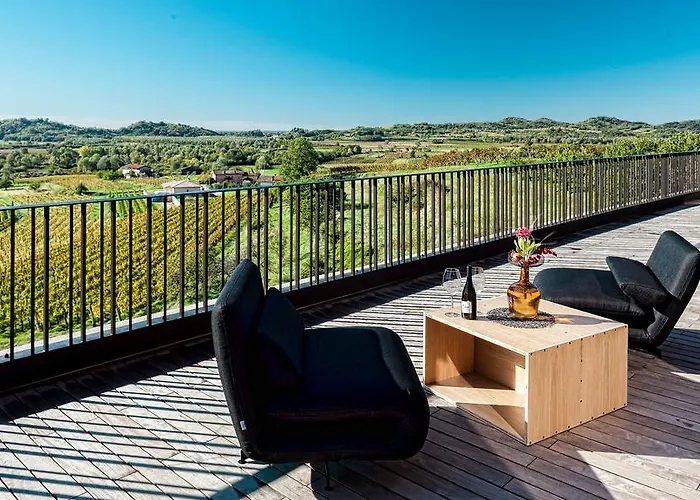 Fana Estate アパート ドブロボ