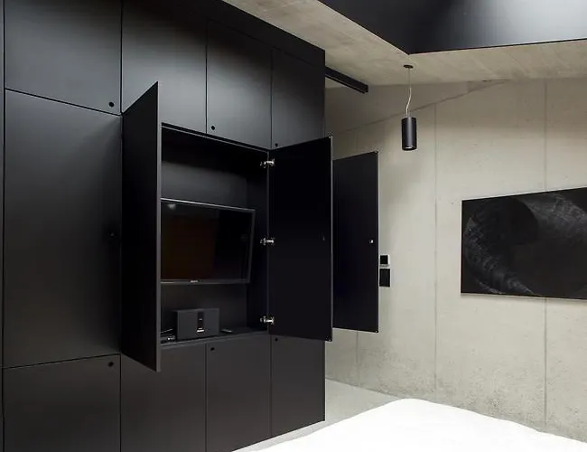 Fana Estate ドブロボ