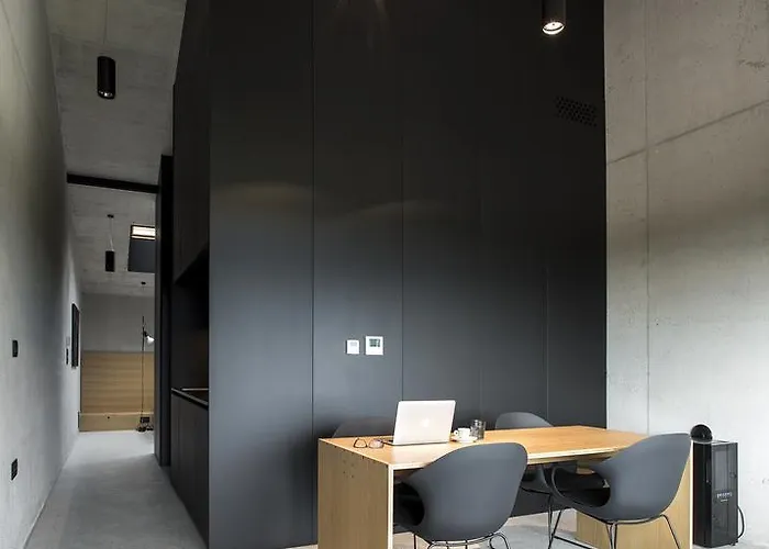 Fana Estate ドブロボ